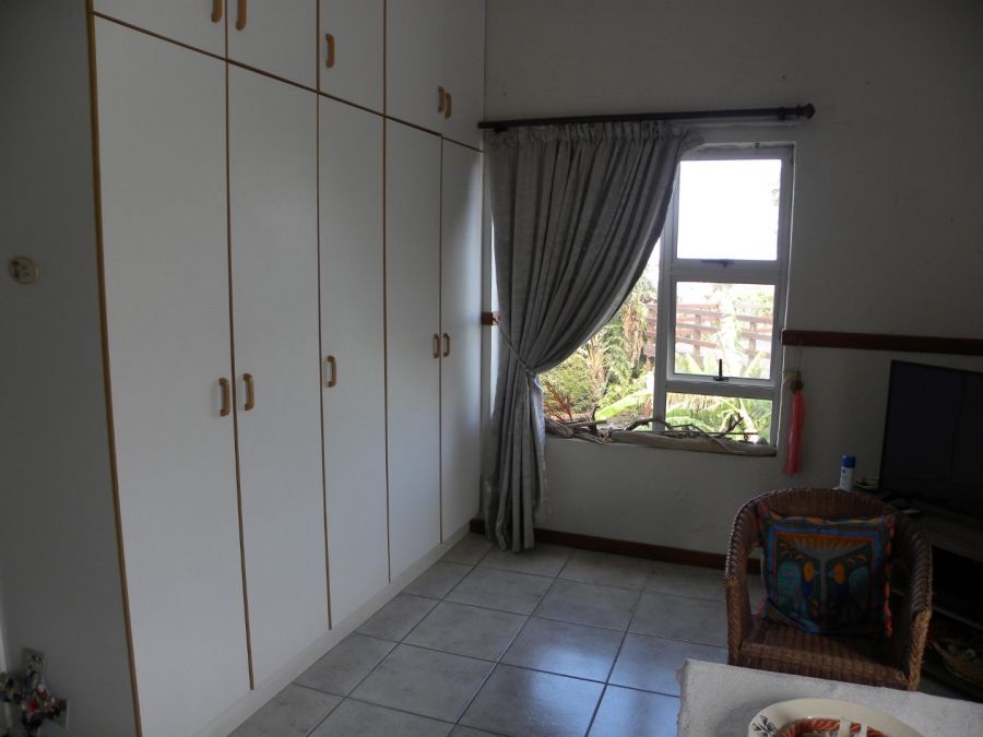 5 Bedroom Property for Sale in Wavecrest Eastern Cape
